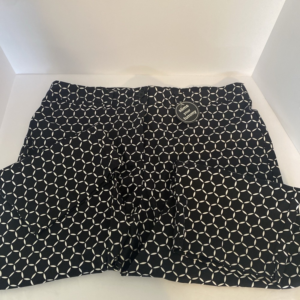 Counterparts‎ 16p Capri Slims Tummy Front Zip Black Geometric J1